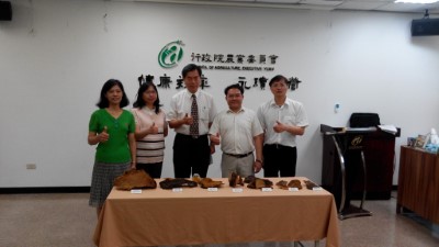 林務局與吳聲華博士及黃冠中副教授合作進行桑黃之研究